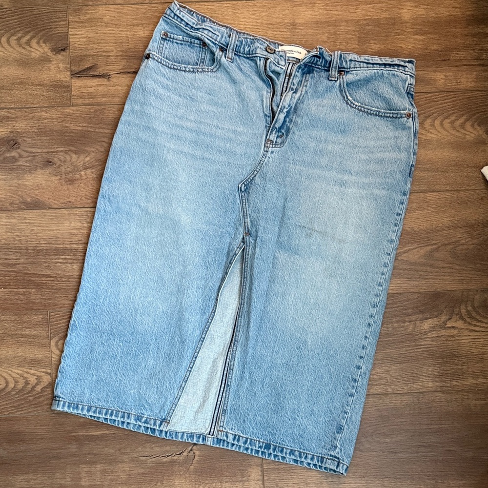 Abercrombie & Fitch Light Blue Denim Midi Skirt - 32